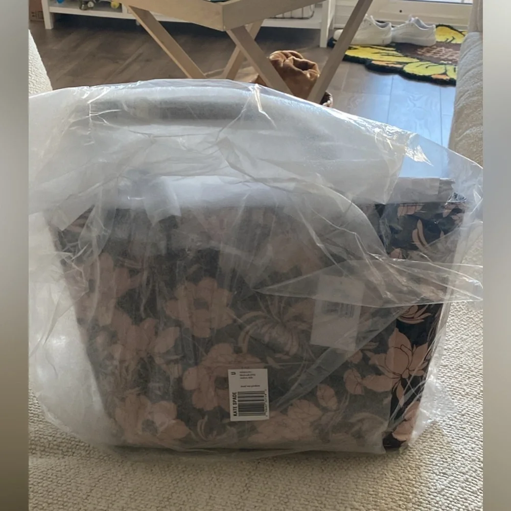 New with tag Kate Spade Laurel Way Gardenia Medium Dally